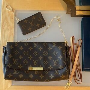 Fake Louis Vuitton Purse with a card wallet.